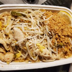 Bangkok Cuisine - Chicken pad thai