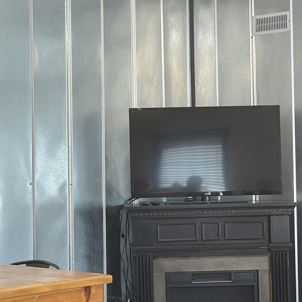 Hometown Cafe - television and fireplace in the corner of a room - Breakfast & Brunch Near Me - Grimsley, Tennessee Hometown Cafe - television and fireplace in the corner of a room - Breakfast & Brunch Near Me - Grimsley, Tennessee