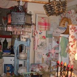 Chez' Flea - Vintage linens, table ware