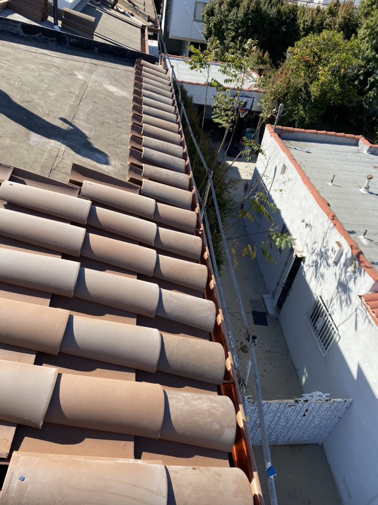 Slide of Daniel’S Roofing