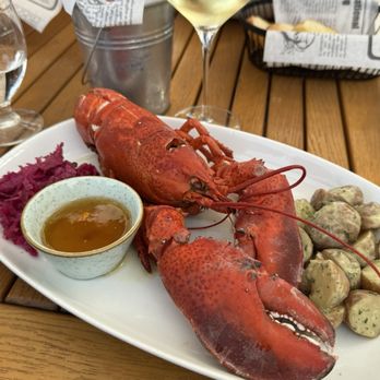 Cable Wharf - Lobster plate - Seafood Near Me - Halifax, Nova Scotia Cable Wharf - Lobster plate - Seafood Near Me - Halifax, Nova Scotia