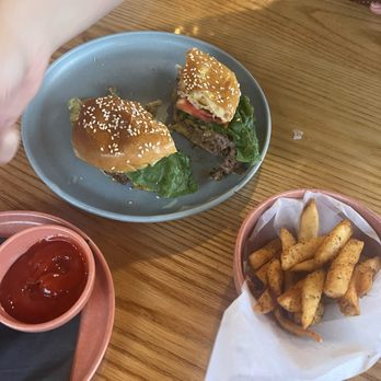 The Peach House - Smash burger - Mediterranean Near Me - Lakeland, Florida