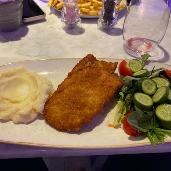 Yotel - Chicken schnitzel - Hotels Near Me - Istanbul, 34 Yotel - Chicken schnitzel - Hotels Near Me - Istanbul, 34