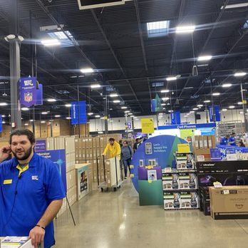 Best Buy - Greeter when you walk into the store - Computers Near Me - San Diego, California Best Buy - Greeter when you walk into the store - Computers Near Me - San Diego, California