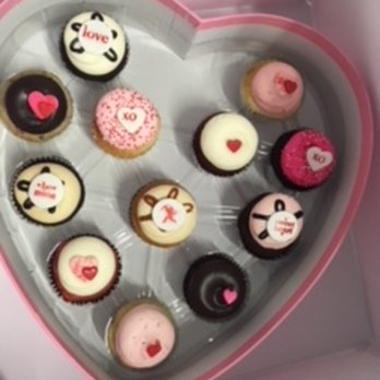 Georgetown Cupcake - My husband knows that I do not want flowers, but a dozen Georgetown cupcakes! - Cupcakes Near Me - Washington, DC, District of Columbia