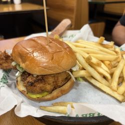 Beef 'O' Brady's - Crispy chicken sandwich