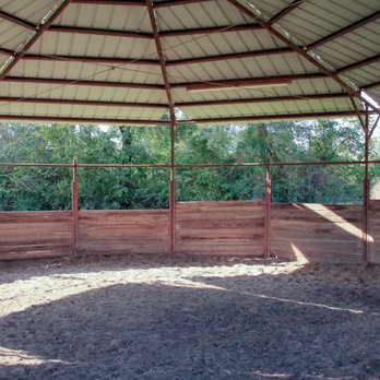 Moss Performance Horses - Covered, Lighted Roung Pen - Horseback Riding Near Me - Cypress, Texas Moss Performance Horses - Covered, Lighted Roung Pen - Horseback Riding Near Me - Cypress, Texas