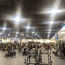 this gym is huuugge!