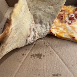 Zayde's Market - The undercooked pizza