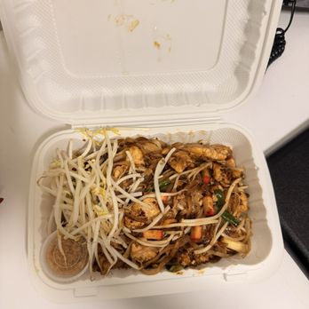 Bangkok 54 Restaurant - Chicken Pad Thai - Thai Near Me - Arlington, Virginia