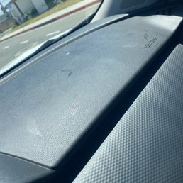 Dirty dashboard upon pickup and a missing wiper blade. Dirty dashboard upon pickup and a missing wiper blade.