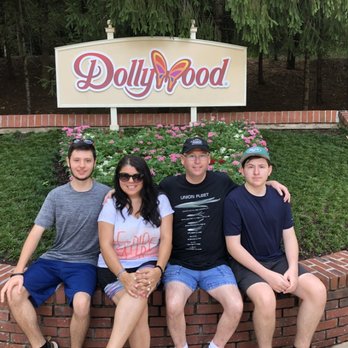 Dollywood - Amusement Parks Near Me - Pigeon Forge, Tennessee
