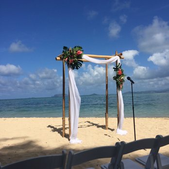 Easley Designs - Alter setup at Kualoa Ranch's Secret Island. - Wedding Planning Near Me - Honolulu, Hawaii Easley Designs - Alter setup at Kualoa Ranch's Secret Island. - Wedding Planning Near Me - Honolulu, Hawaii