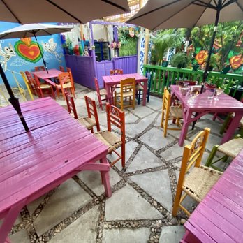 El Encanto - Outside patio - International Near Me - San Miguel de Allende, GUA
