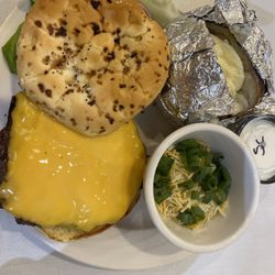 Holiday Inn Riverton-Convention Center - Hamburger