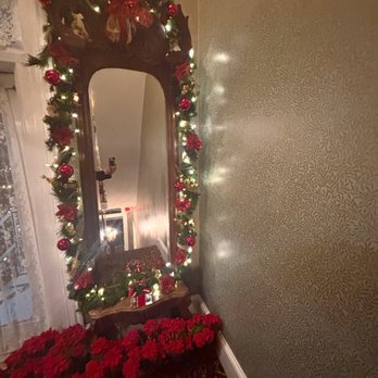 The Queen Victoria - 2nd floor Christmas decor still up (yay!) - Bed & Breakfast Near Me - Cape May, New Jersey The Queen Victoria - 2nd floor Christmas decor still up (yay!) - Bed & Breakfast Near Me - Cape May, New Jersey