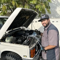 Jimenez Mobil Mechanic - Doing some wizard work on my classic Range Rover