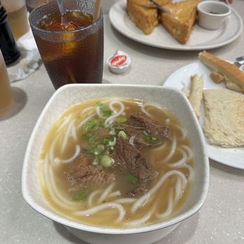 The Boss Restaurant - Set b: beef brisket with thin rice noodle - Chinese Near Me - Burnaby, British Columbia