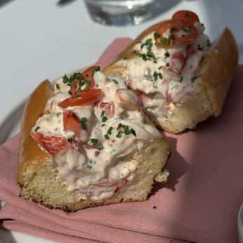 Cov - Lobster roll - cold (also can get hot with butter) - Seafood Near Me - Edgewater, New Jersey Cov - Lobster roll - cold (also can get hot with butter) - Seafood Near Me - Edgewater, New Jersey
