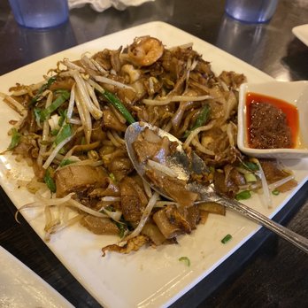 Banana Leaf - Stir fried flat noodles - Malaysian Near Me - Houston, Texas