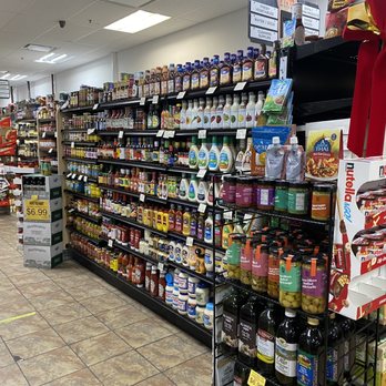 Harvest Field Market - a grocery aisle with a variety of products - Grocery Near Me - Tarrytown, New York Harvest Field Market - a grocery aisle with a variety of products - Grocery Near Me - Tarrytown, New York