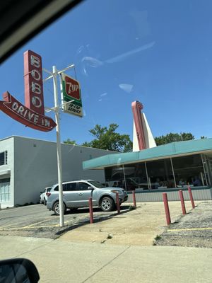 Bobo's Drive In by null