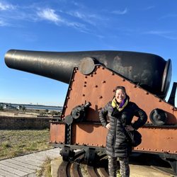 Fort Pickens Historical - Closeup of the huge cannon!