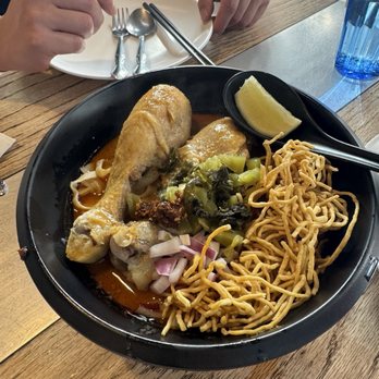 Hoy-Ka Thai Restaurant - Chicken khao soi - Thai Near Me - Los Angeles, California Hoy-Ka Thai Restaurant - Chicken khao soi - Thai Near Me - Los Angeles, California