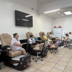 AI Nails And Heat Spa