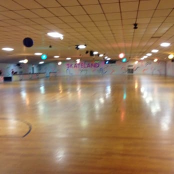 Skateland - Great place to take the kids! Fri during the day is great time on a budget. - Skating Rinks Near Me - Rockford, Illinois