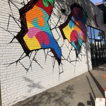 Dave's Hot Chicken - Outside decor - Chicken Shop Near Me - San Leandro, California