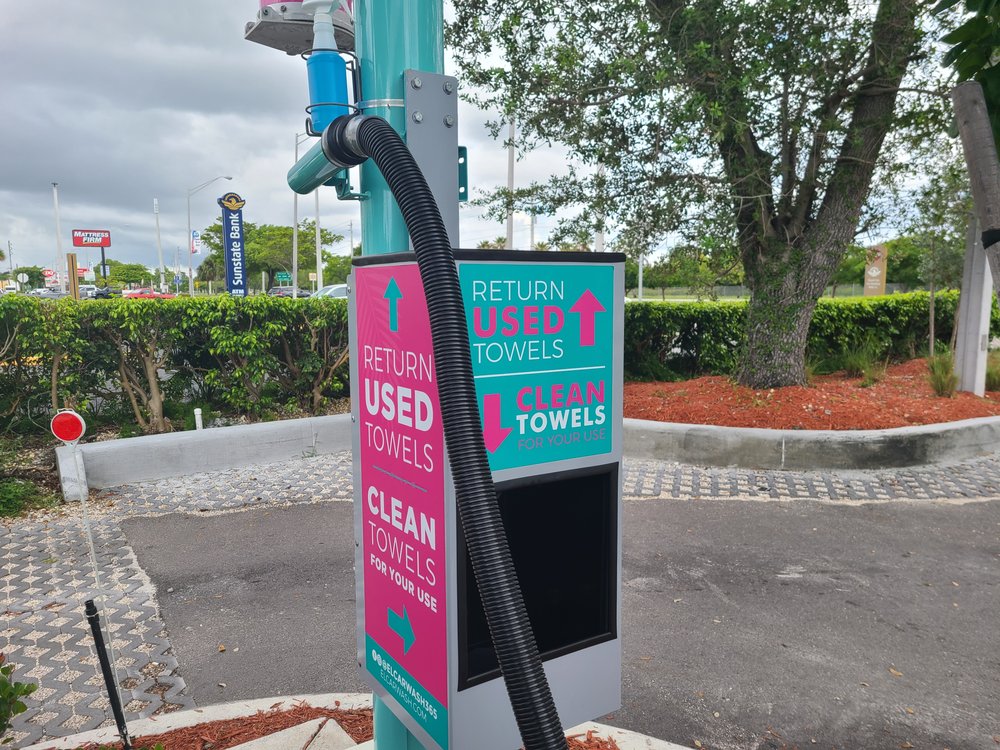 Barry Sanders gets in on the car wash gold rush - El Car Wash - Largest ...