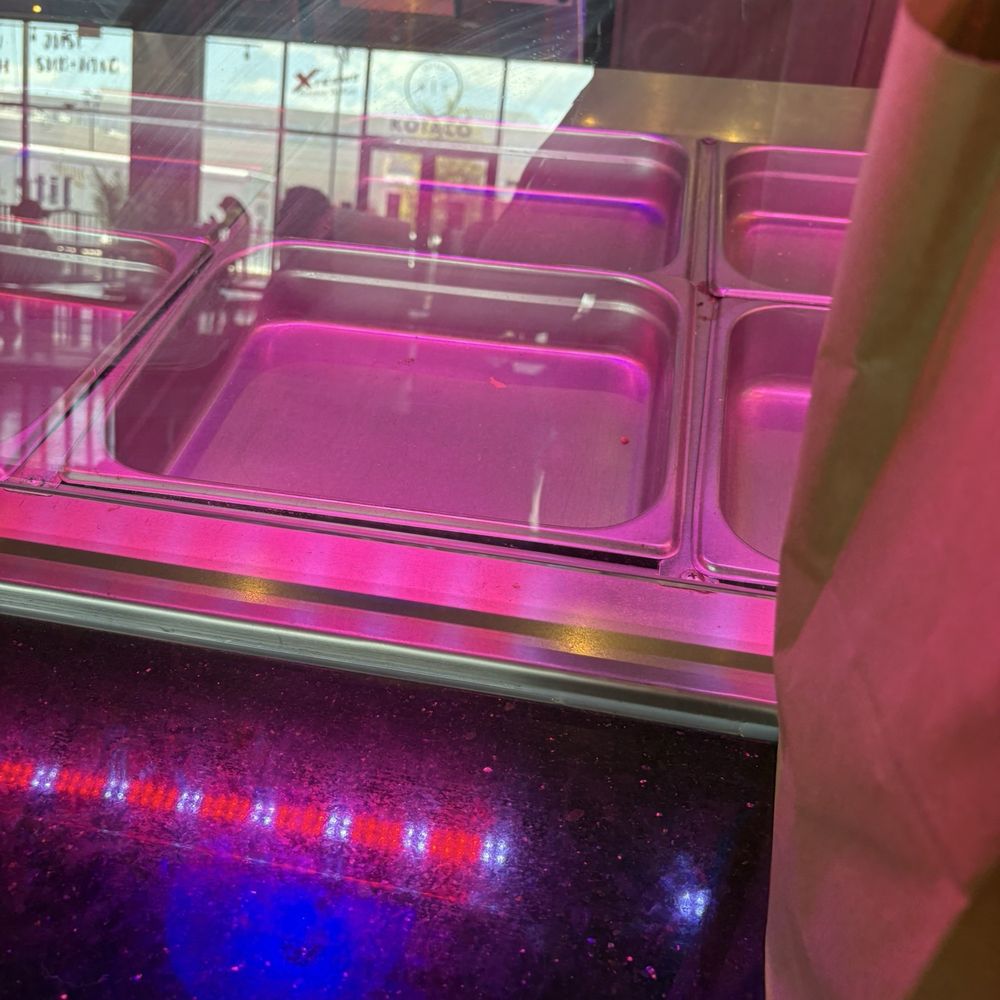 Thai Yum - Empty Food trays - Thai Near Me - Hillcrest Heights, Maryland