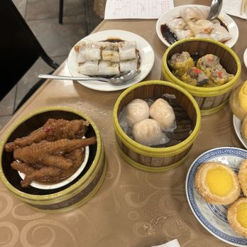 Happy Days - Chicken Feet with Black Bean Sauce, steamed look fun, har gau (shrimp dumplings), siu mai (pork hash), and egg tart. - Seafood Near Me - Honolulu, Hawaii Happy Days - Chicken Feet with Black Bean Sauce, steamed look fun, har gau (shrimp dumplings), siu mai (pork hash), and egg tart. - Seafood Near Me - Honolulu, Hawaii