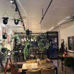 Cafe G - Night time vibes