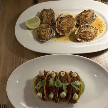 El Fish Marisquería - Mini tuna tacos and baked clams so good. Look at that tuna yum!!! - Seafood Near Me - New York, New York El Fish Marisquería - Mini tuna tacos and baked clams so good. Look at that tuna yum!!! - Seafood Near Me - New York, New York