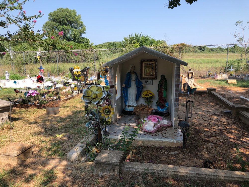 ELGIN LATIN CEMETERY Updated July 2024 10 Photos Elgin, Texas