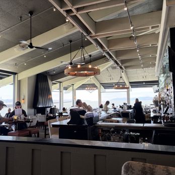 Skates On The Bay - Bar area - Seafood Near Me - Berkeley, California
