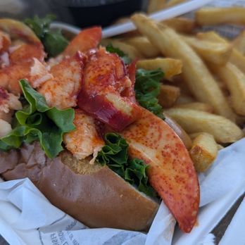 Iggy's Doughboys & Chowder House - Hot lobster roll- reasonably priced - Seafood Near Me - Narragansett, Rhode Island Iggy's Doughboys & Chowder House - Hot lobster roll- reasonably priced - Seafood Near Me - Narragansett, Rhode Island