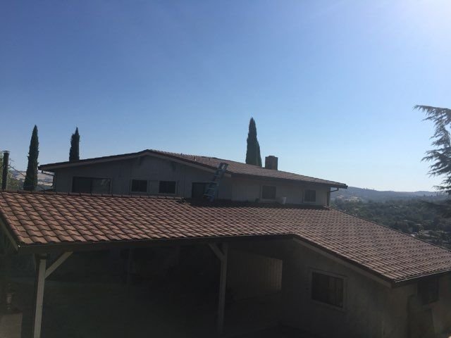 Slide of Eli Roofing