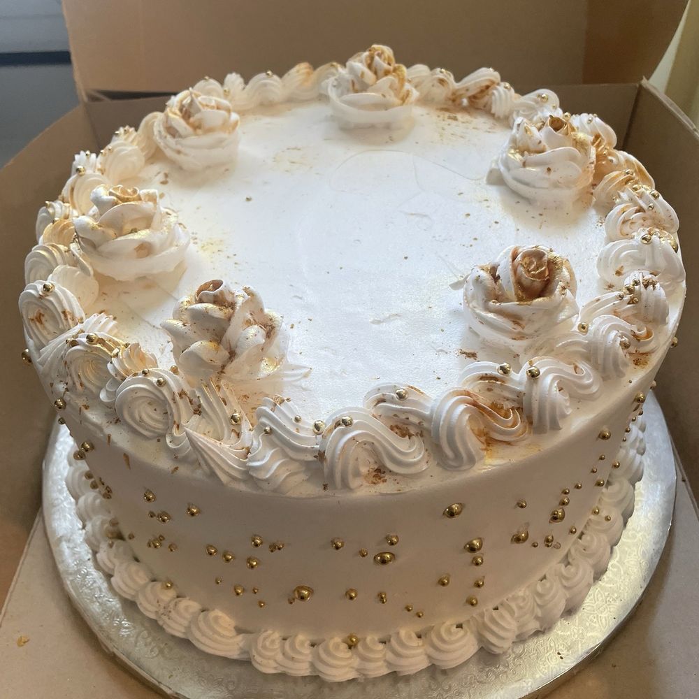 I added the edible pearls and gold dust. I added the edible pearls and gold dust.