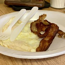 Dawn's Cafe - Eggs and bacon.