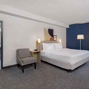 Spark by Hilton - Guest room - Hotels Near Me - Bentonville, Arkansas Spark by Hilton - Guest room - Hotels Near Me - Bentonville, Arkansas