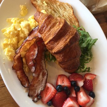 Cafe Trois - Trois Breakfast, with scrambled eggs, bacon, fresh fruit, and a croissant - Coffee & Tea Near Me - Northvale, New Jersey