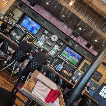 Gino's East - South Loop - Pizza Near Me - Chicago, Illinois