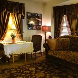 Black Lantern Inn - Living Room