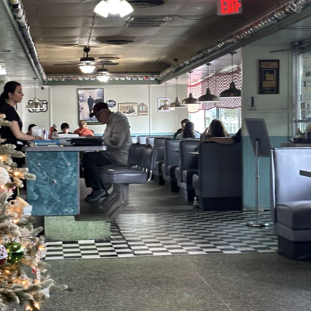 Mel's Diner - Inside - Diners Near Me - Phoenix, Arizona Mel's Diner - Inside - Diners Near Me - Phoenix, Arizona