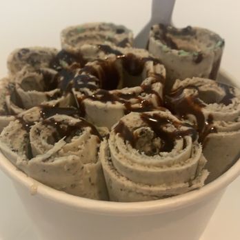 Snowee Rolls - Cookies n cream (mint) - Ice Cream & Frozen Yogurt Near Me - Morgan Hill, California