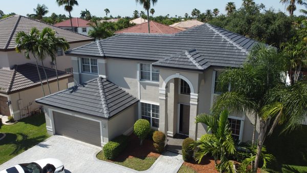 Tiger & Son Roofing Logo