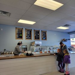Gilly's Ice Cream - This place is clean and the staff was so sweet! Must try! !